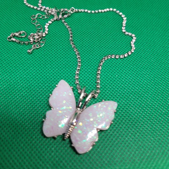 Elegant Silver Butterfly Pendant Necklace - Picture 4 of 5